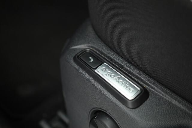 Volkswagen T-Roc 1.5 TSI Style DSG | Navi | Afn. Trekhaak | IQ Light | Massage | Adapt. Cruise | Apple CarPlay