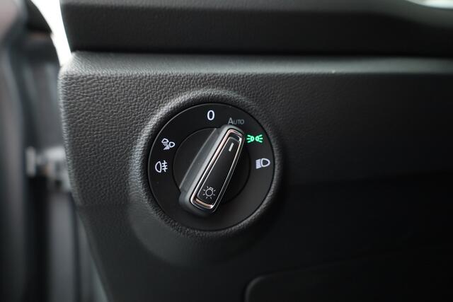 Volkswagen T-Roc 1.5 TSI Style DSG | Navi | Afn. Trekhaak | IQ Light | Massage | Adapt. Cruise | Apple CarPlay