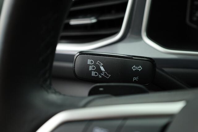 Volkswagen T-Roc 1.5 TSI Style DSG | Navi | Afn. Trekhaak | IQ Light | Massage | Adapt. Cruise | Apple CarPlay