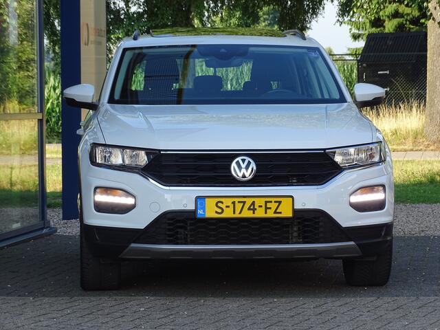 Volkswagen T-Roc 1.0 TSI Style Business Panoramadak Trekhaak