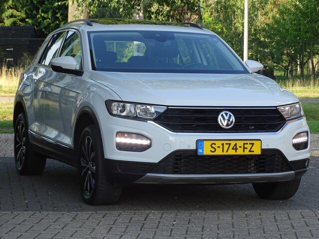 Volkswagen T-Roc 1.0 TSI Style Business Panoramadak Trekhaak