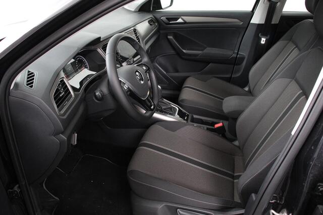 Volkswagen T-Roc 1.5 TSI 150pk Automaat Style | Navigatie | Climate Control | Adaptieve Cruise Control | Electrisch bedienbare achterklep | Camera | Parkeersensoren Voor en Achter | Verwarmbare voorstoelen