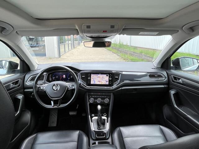 Volkswagen T-Roc 1.5 TSI Style | Leder/Navi/Pano.Dak/Clima/Adapt.Cruise/Afn.Trekhaak/Virtual/Apple CarPlay-Android Auto