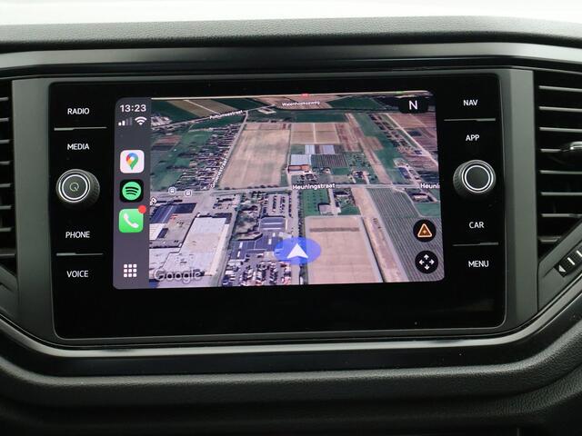 Volkswagen T-Roc 1.0 TSI + APPLE CARPLAY | TREKHAAK | STOELVERW.