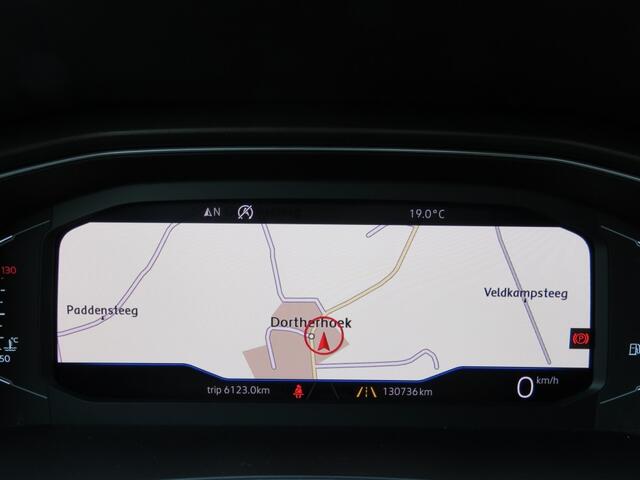 Volkswagen T-Roc 1.0 TSI 115pk STYLE / Digitaal dash. / Led / Elec.achterklep / Camera / 17 Inch / BOVAG garantie