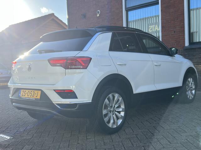 Volkswagen T-Roc 1.0 TSI Style | PANORAMADAK | ACHTERUITCAMERA | NAVIGATIE |