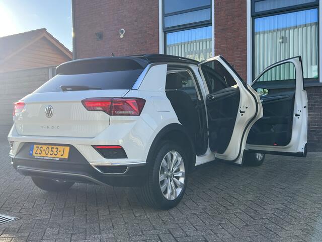 Volkswagen T-Roc 1.0 TSI Style | PANORAMADAK | ACHTERUITCAMERA | NAVIGATIE |
