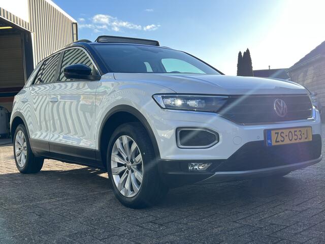 Volkswagen T-Roc 1.0 TSI Style | PANORAMADAK | ACHTERUITCAMERA | NAVIGATIE |