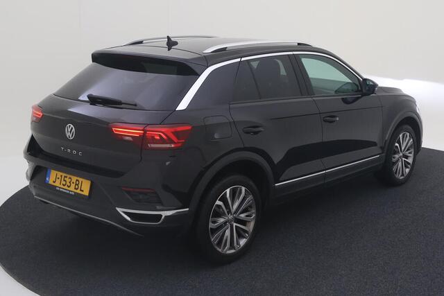 Volkswagen T-Roc 1.5 TSI Sport / AUTOMAAT/ CAMERA/ PARK. SENSOREN/ DIGITAL DASHBOARD/ LED/ GETINT GLAS/ NAVI/ CLIMA/ 18" LMV