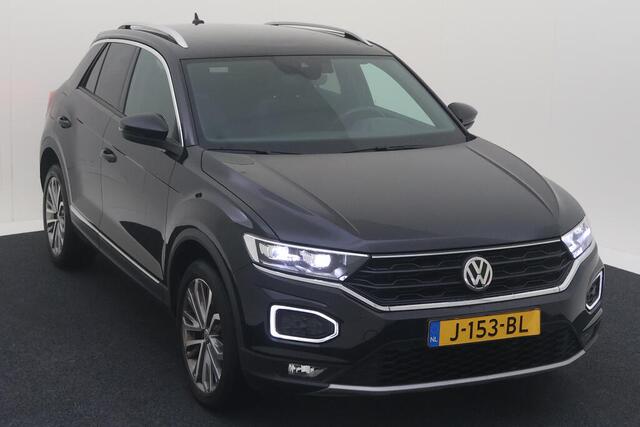 Volkswagen T-Roc 1.5 TSI Sport / AUTOMAAT/ CAMERA/ PARK. SENSOREN/ DIGITAL DASHBOARD/ LED/ GETINT GLAS/ NAVI/ CLIMA/ 18" LMV