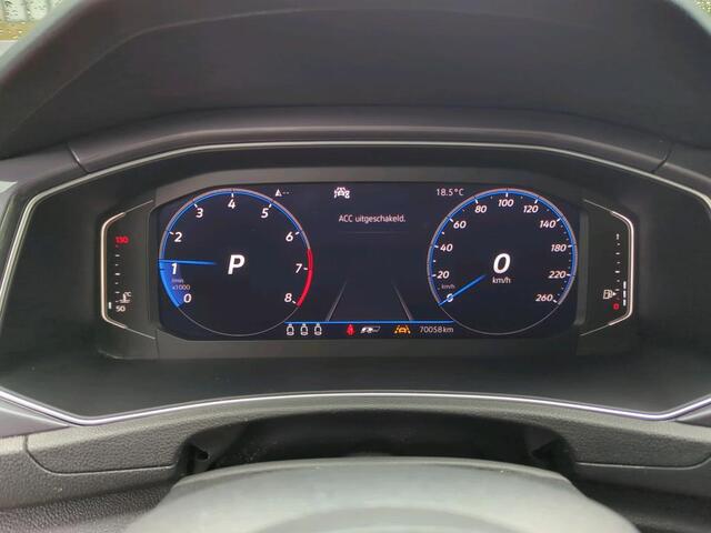 Volkswagen T-Roc 1.5 TSI Sport / Pano / Navigatie / Led / Digitaal dashboard / Camera / Parkeersensoren / Lichtmetaal 18 inch /