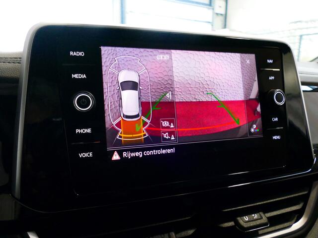 Volkswagen T-Roc 1.5 TSI 150PK R-LINE EVO ?NIEUWE AUTO? IQ LIGHT ALCANTARA ELEK.KLEP CARPLAY STOEL/STUUR VERW. 18"LMV VIR.COCKPIT RLINE R LINE "Volkswagen rijden begint bij Topautos.nl - 75 topmodellen direct op voorraad!"