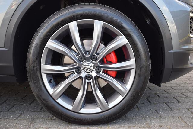 Volkswagen T-Roc 1.5 TSi 150pk Sport LED | Panoramadak | Virtual | Carplay | Trekhaak | 18 Inch LMV
