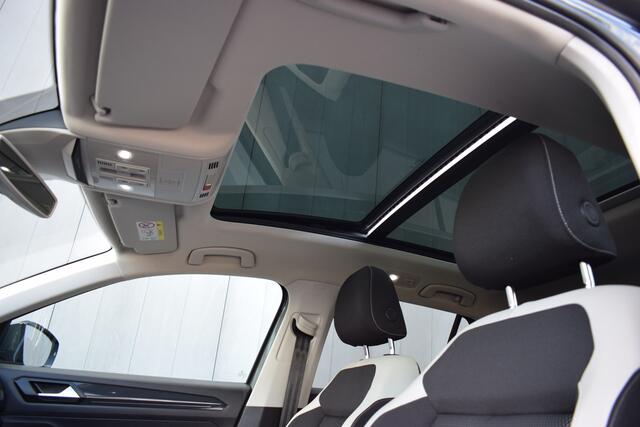 Volkswagen T-Roc 1.5 TSi 150pk Sport LED | Panoramadak | Virtual | Carplay | Trekhaak | 18 Inch LMV