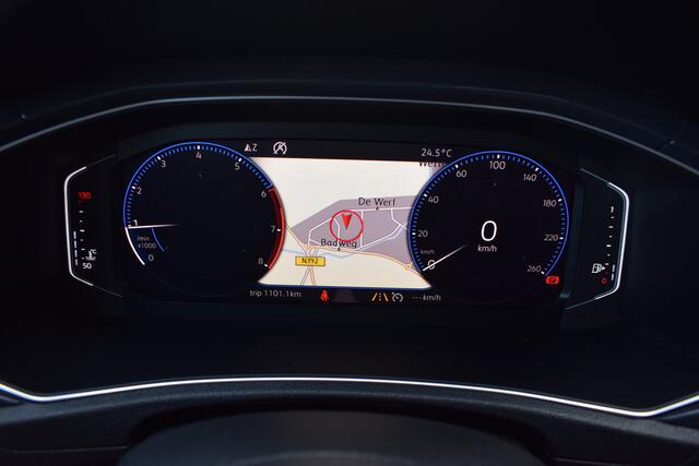 Volkswagen T-Roc 1.5 TSi 150pk Sport LED | Panoramadak | Virtual | Carplay | Trekhaak | 18 Inch LMV