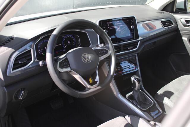 Volkswagen T-Roc 1.5 TSI Style 150pk - Ergostoel - LED - Navi - Camera - Stoelverwarming - Trekhaak - Rijklaar