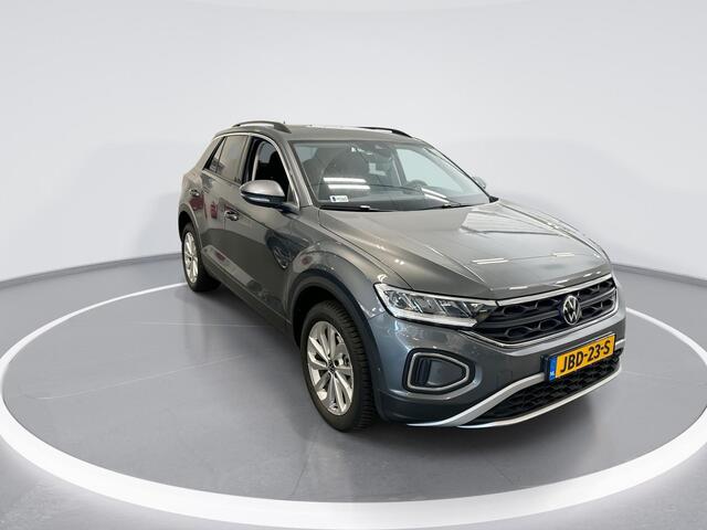 Volkswagen T-Roc 1.5 TSI 150pk DSG Life Edition · Camera · Keyless · Apple/Android Car Play · Navigatie · P-Sensoren · Parkeer Assistent · 17'' Inch · Garantie t/m 30-01-2027