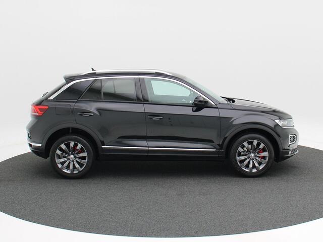 Volkswagen T-Roc 1.0 TSi 115 Pk Sport | Adaptive Cruise | Carplay | Navigatiesysteem | LED | Privacy Glass | Sensoren | Climate Control | 17 Inch
