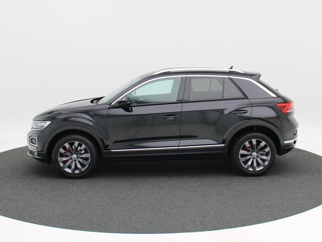 Volkswagen T-Roc 1.0 TSi 115 Pk Sport | Adaptive Cruise | Carplay | Navigatiesysteem | LED | Privacy Glass | Sensoren | Climate Control | 17 Inch