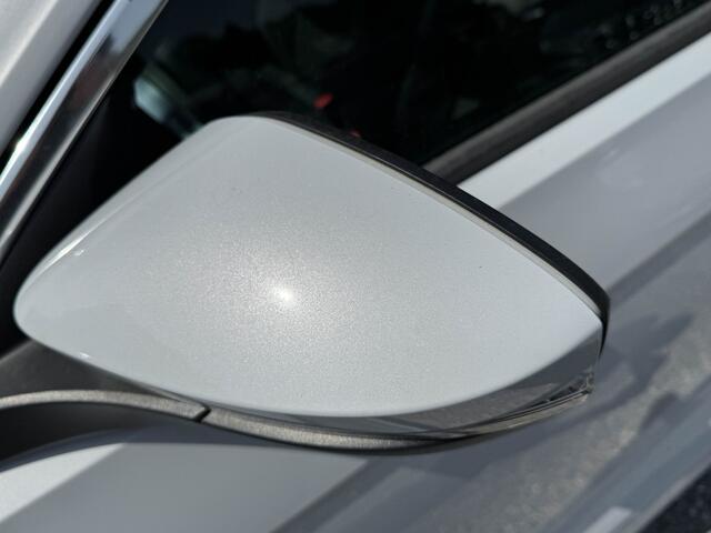 Volkswagen T-Roc 1.5TSI R-Line Pano Keyless ACC Dodehoek Zetels Trekhaak