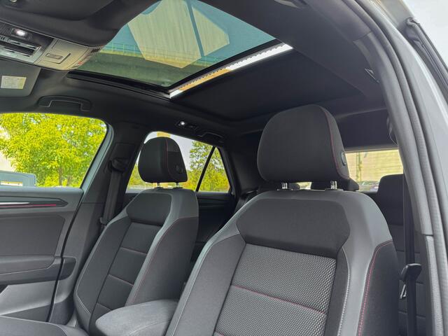 Volkswagen T-Roc 1.5TSI R-Line Pano Keyless ACC Dodehoek Zetels Trekhaak