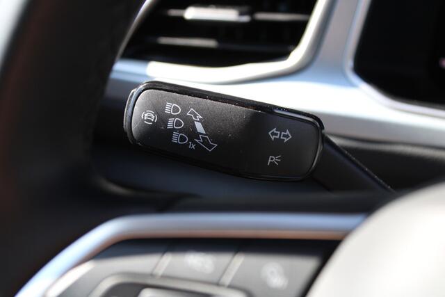 Volkswagen T-Roc 1.5 TSI Life Edition 150pk - ACC - LED - Navi - Stoelverwarming - Blind Spot - Virtual cockpit - Rijklaar