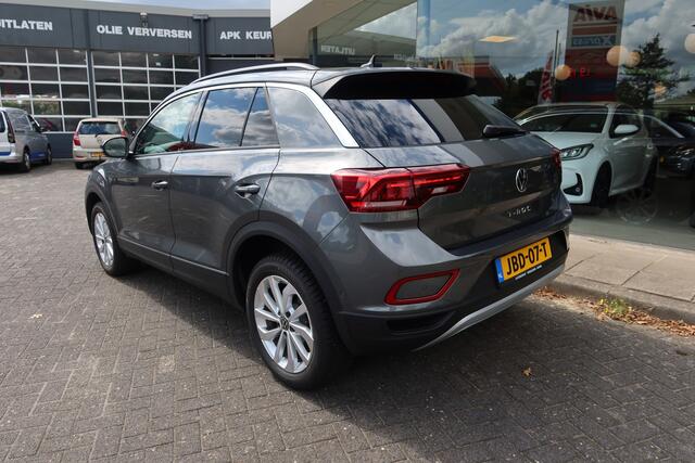 Volkswagen T-Roc 1.5 TSI 150PK AUTOMAAT Life Edition 10dkm! Navi I All-Season I