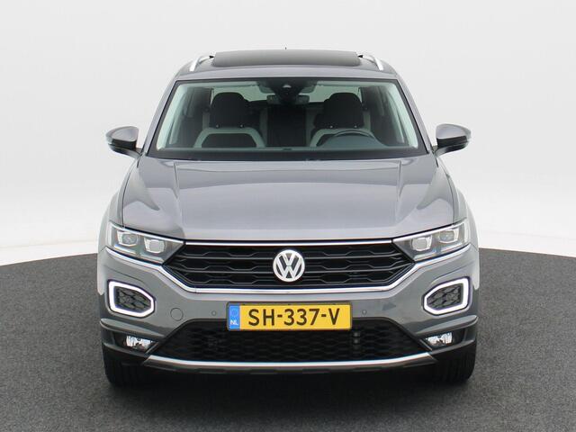 Volkswagen T-Roc 1.5 TSi 150 Pk Sport | LED | Trekhaak | Panorama Dak | Elektrische Achterklep | Adaptive Cruise | Carplay | Camera | 18 Inch