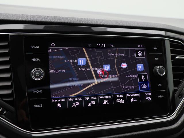 Volkswagen T-Roc 1.5 TSi 150 Pk Sport | LED | Trekhaak | Panorama Dak | Elektrische Achterklep | Adaptive Cruise | Carplay | Camera | 18 Inch