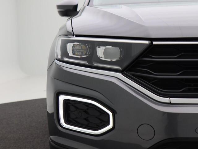 Volkswagen T-Roc 1.5 TSi 150 Pk Sport | LED | Trekhaak | Panorama Dak | Elektrische Achterklep | Adaptive Cruise | Carplay | Camera | 18 Inch