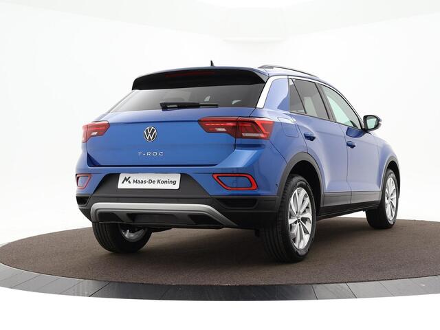 Volkswagen T-Roc Life Edition 1.0 TSI 116 pk 6 versn. Hand · Achteruitrijcamera · Parkeersensoren voor en achter ·