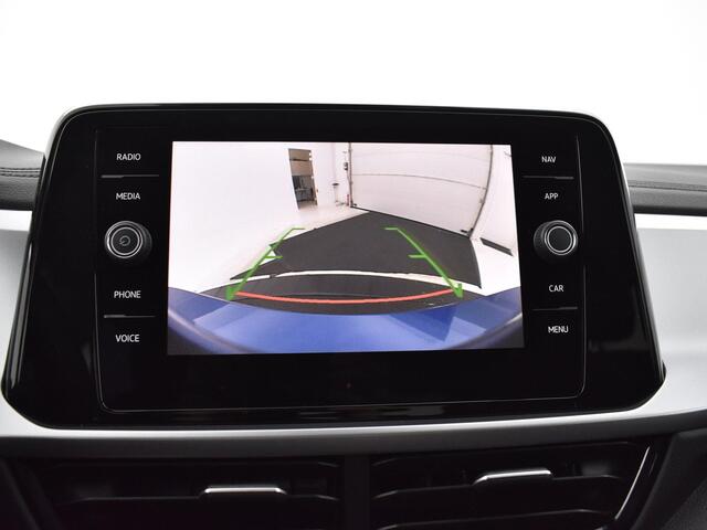 Volkswagen T-Roc Life Edition 1.0 TSI 116 pk 6 versn. Hand · Achteruitrijcamera · Parkeersensoren voor en achter ·
