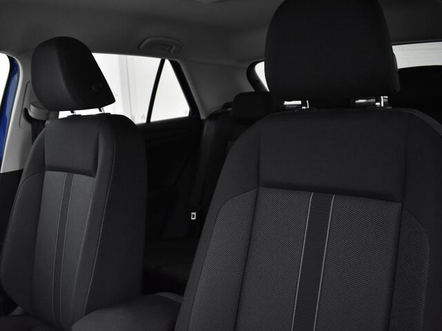 Volkswagen T-Roc Life Edition 1.0 TSI 116 pk 6 versn. Hand · Achteruitrijcamera · Parkeersensoren voor en achter ·