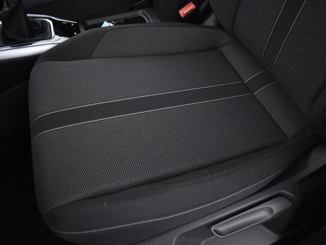 Volkswagen T-Roc Life Edition 1.0 TSI 116 pk 6 versn. Hand · Achteruitrijcamera · Parkeersensoren voor en achter ·