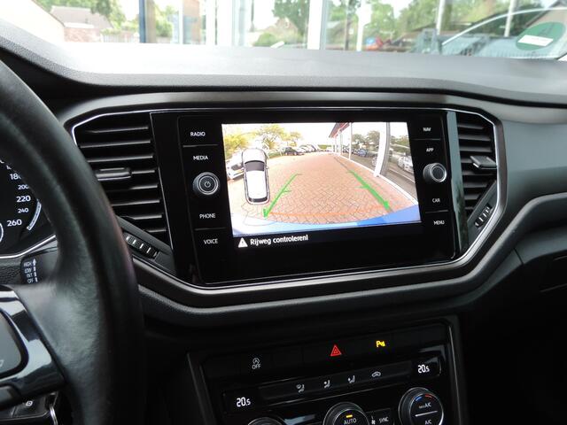 Volkswagen T-Roc 1.5 TSI Style DSG - Camera | DAB | PDC v+a | Alarm | Trekhaak