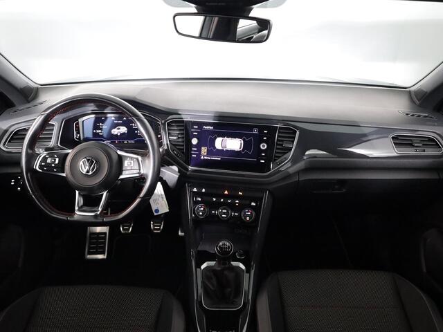 Volkswagen T-Roc 1.5 TSI Sport 150 pk | Navigatie | Parkeersensoren | Adaptieve cruise control | Autom. airco | Executive pakket |