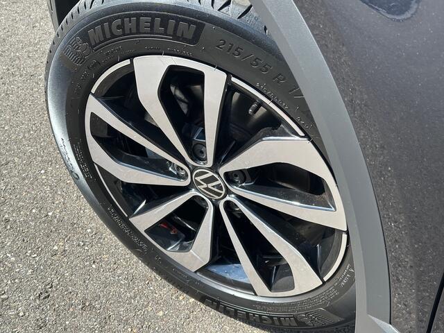 Volkswagen T-Roc 1.5 TSI 150pk DSG Style | Dode hoek | Camera | Carplay | Navi | Rijklaar incl. 1 jaar Bovag garantie