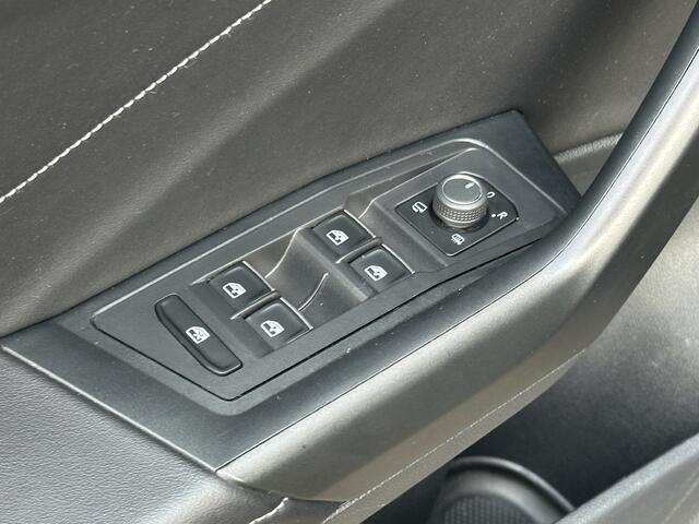 Volkswagen T-Roc 1.5 TSI 150pk DSG Style | Dode hoek | Camera | Carplay | Navi | Rijklaar incl. 1 jaar Bovag garantie