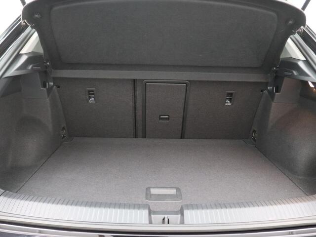 Volkswagen T-Roc 1.0 TSI Style 115PK Adaptieve Cruise Controle, Alarm, Clima, DAB+, App Connect, Navi, PDC voor en achter, 16" LM Velgen