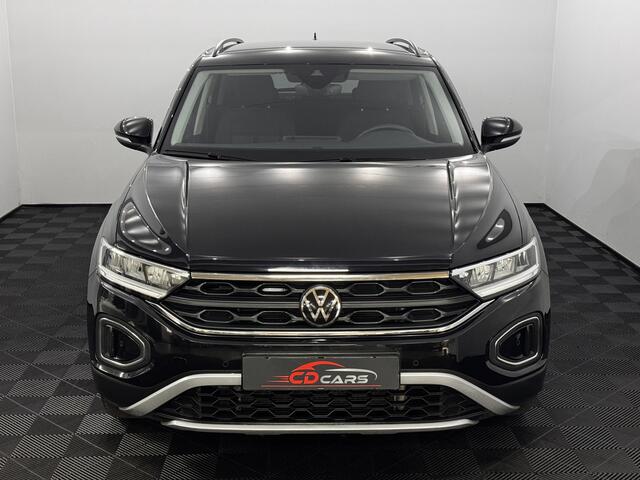 Volkswagen T-Roc 1.5 TSI Life Clima, Apple carplay, Parkeersensoren, Virtual desk, Winterpakket, Cruise control