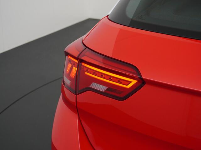 Volkswagen T-Roc 1.0 TSI Style 18inch/Ad Cruise/Carplay etc.