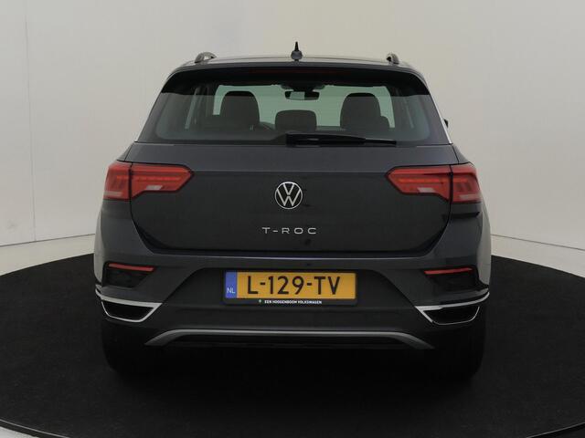 Volkswagen T-Roc 1.5 TSI Style Business | Achteruitrijcamera | Navigatie | Adaptieve cruise control | Draadloze telefoonlader | Airco | CarPlay | Parkeersensoren |