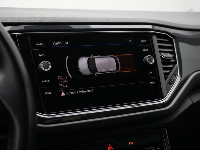 Volkswagen T-Roc 1.5 TSI 150 pk DSG Sport | Trekhaak | Stoelverwarming | Parkeersensoren voor/achter | Elektr. achterklep