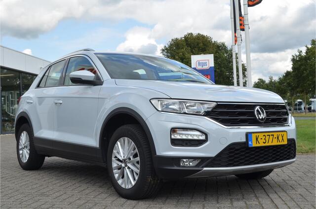 Volkswagen T-Roc 1.5 TSI Business Carplay | Adaptive Cruise | a.Camera | Trekhaak | Climate | Navi | Elektr achterklep | Metallic lak