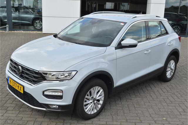 Volkswagen T-Roc 1.5 TSI Business Carplay | Adaptive Cruise | a.Camera | Trekhaak | Climate | Navi | Elektr achterklep | Metallic lak
