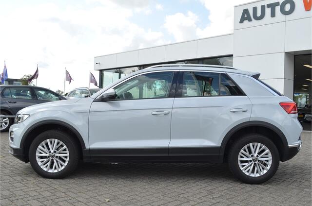 Volkswagen T-Roc 1.5 TSI Business Carplay | Adaptive Cruise | a.Camera | Trekhaak | Climate | Navi | Elektr achterklep | Metallic lak