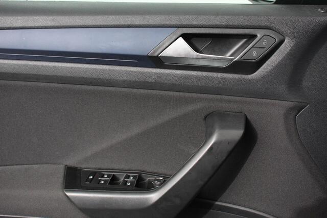 Volkswagen T-Roc 1.5 TSI Active | Navigatie | App Connect | Climate Control | Cruise control Adaptive | PDC VA | App | Winter Pack