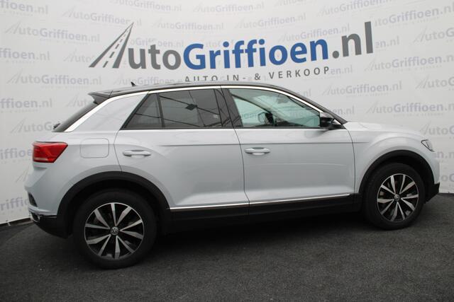 Volkswagen T-Roc 1.5 TSI Sport nette SUV met licht tik in de motor