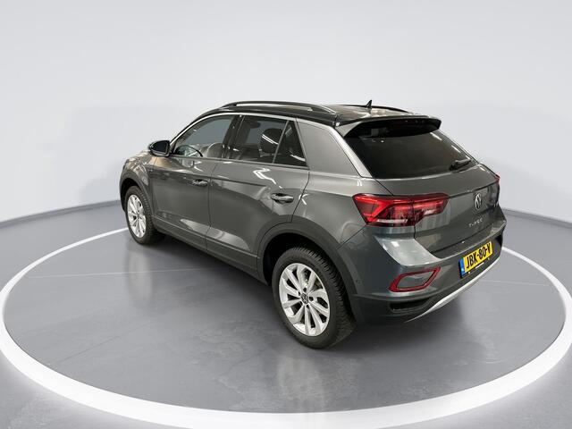 Volkswagen T-Roc 1.5 TSI 150pk DSG Life Edition · Apple/Android Car Play · Camera · Keyless · Navigatie · P-Sensoren · Park Assist · 17'' Inch · Garantie t/m Februari 2027