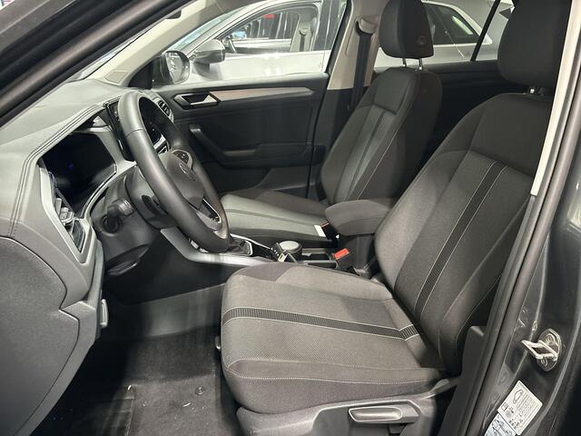 Volkswagen T-Roc 1.5 TSI 150pk DSG Life Edition · Apple/Android Car Play · Camera · Keyless · Navigatie · P-Sensoren · Park Assist · 17'' Inch · Garantie t/m Februari 2027